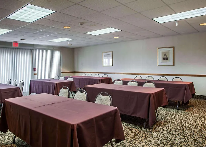 Comfort & Geneva- West Chicago 4*