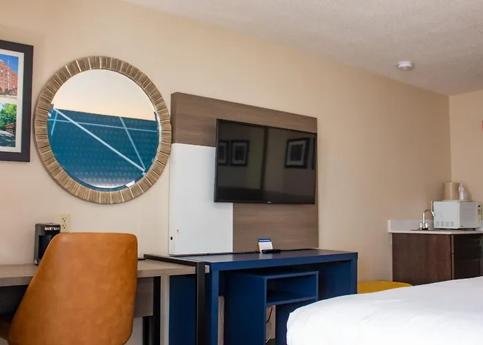 Comfort & Geneva- West Chicago Hotel