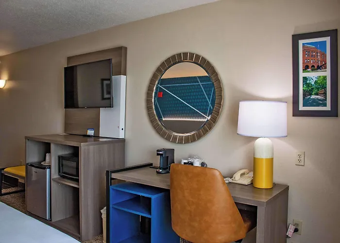 Comfort & Geneva- West Chicago Hotel