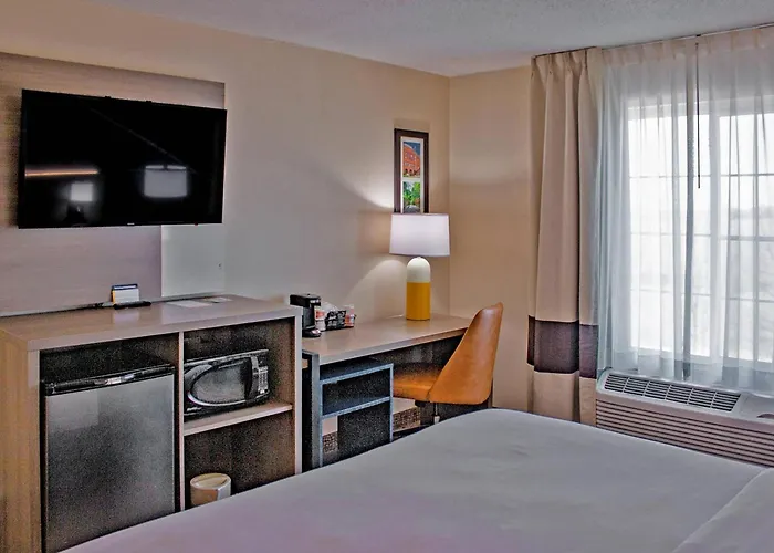 Hotel Comfort & Geneva- West Chicago 4*
