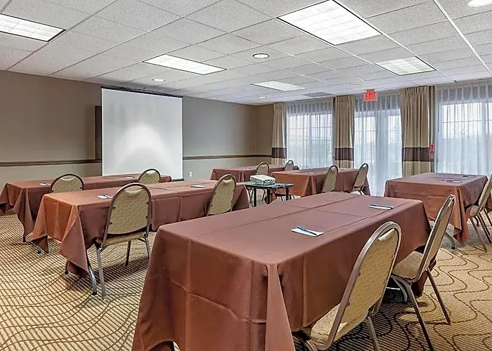 Comfort & Geneva- West Chicago 4*
